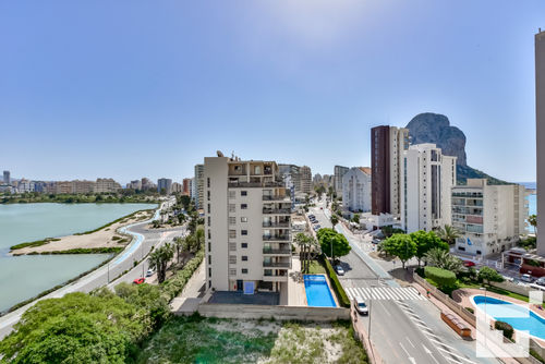 Las Garzas 8B Appartement avec piscine commune à Calpe, Costa Blanca, Espagne, pour 5 personnes. L'appartement est situé à proximité de restaurants et de bars et se trouve à 200 m de la plage de Cantal Roig....