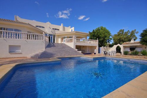 Villa Cora 6 pax Große und romantische Villa mit privatem Pool in Jávea, Costa Blanca, Spanien für 6 Personen. Das Haus liegt in einem Wohngebiet am Strand....