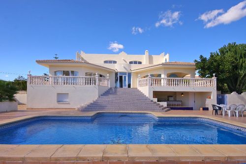 Villa Cora 4 pax Große und romantische Villa in Jávea, Costa Blanca, Spanien mit privatem Pool für 4 Personen. Das Haus befindet sich in einem Wohnstrandgebiet....