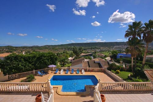 Villa Cora 4 pax Amplia y romántica villa en Jávea, Costa Blanca, España con piscina privada para 4 personas. La casa está situada en una zona residencial de playa....