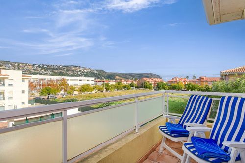 Jardines de Gabriel Bel appartement confortable à Jávea, Costa Blanca, Espagne, avec piscine commune pour 6 personnes. L'appartement est situé dans un quartier résidentiel près de la plage, à 1 km de La Grava, plage de Jávea, et à 1 km de la mer Méditerranée, Jávea....