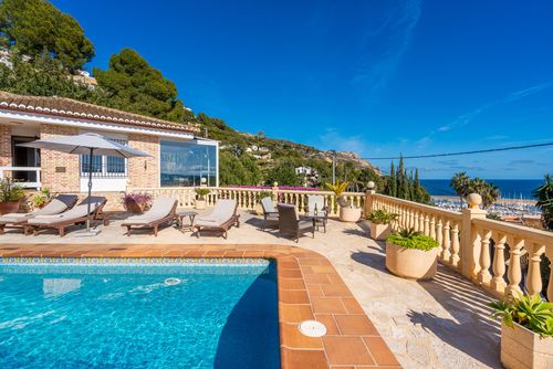 La Cofa Wonderful and luxury villa in Jávea, Costa Blanca, Spain with private pool for 4 persons. The house is situated in a residential beach area, at 1 km from La Grava, Puerto, Jávea beach and at 1 km from the Mediterranean, Jávea....