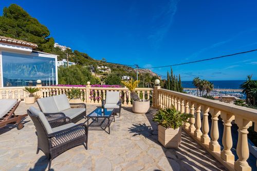 La Cofa Wunderbare und luxuriöse Villa mit privatem Pool in Jávea, Costa Blanca, Spanien für 4 Personen. Das Haus liegt in einem Wohnstrandgebiet, 1 km von La Grava, Puerto, Jávea Strand und 1 km von Mediterráneo, Jávea entfernt....
