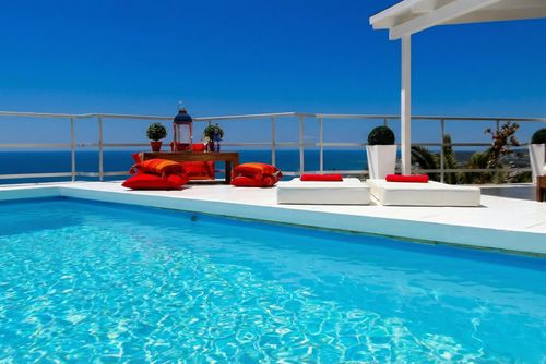 Altavista Amazing View from whole villa 15 minutes walk from beaches   Nice ourtdoor Area   Calm Area Luxueuze villa met privézwembad in Sitges, Costa Dorada, Spanje voor 7 personen. De villa is gelegen in een heuvelachtig en stedelijk strandgebied en ligt op 1 km van het strand, op slechts 5 minuten wandelen....