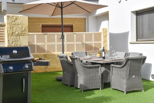 Casa Javi Magnifique et luxueuse villa à Xàbia, Costa Blanca, Espagne avec piscine privée pour 10 personnes. La maison est située dans une zone résidentielle près de la plage, à proximité de restaurants et bars, boutiques et supermarchés, à 100 m de la plage El Arenal, Xàbia et à 0,1 km du Mediterráneo, Xàbia....