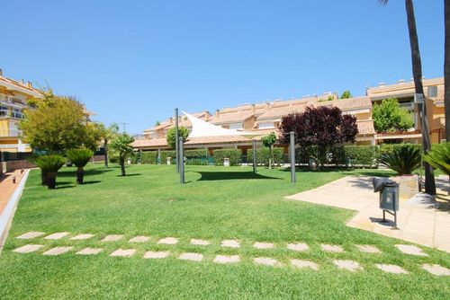 Moreras Modern en vrolijk appartement in Javea, Costa Blanca, Spanje voor 4 personen. Het appartement bevindt zich in een residentiële strandwijk, dicht bij restaurants en bars, winkels en supermarkten, en op 500 m van het strand El Arenal....