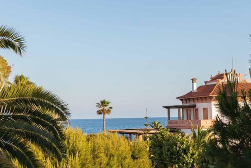 Tupinetti 100 meters from Sitges Beach  800 meters to center    Renewd    Amaizing Garden  One of the best villa of Sitges Luxury villa in Sitges, Costa Dorada, Spain with private pool for 14 persons. The villa is situated in a wooded and urban beach area, close to restaurants and bars and 100 m from Sitges Benaprès beach....