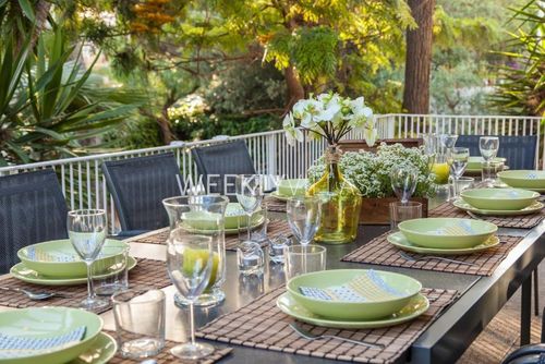 Tupinetti 100 meters from Sitges Beach  800 meters to center    Renewd    Amaizing Garden  One of the best villa of Sitges Luxusvilla in Sitges, Costa Dorada, Spanien, mit privatem Pool für 14 Personen. Die Villa befindet sich in einem bewaldeten und urbanen Strandgebiet, in der Nähe von Restaurants und Bars und nur 100 m vom Strand Sitges Benaprès entfernt....
