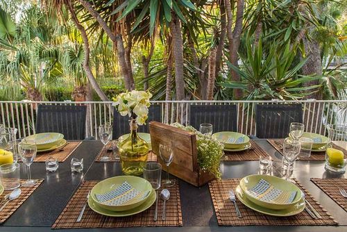 Tupinetti 100 meters from Sitges Beach  800 meters to center    Renewd    Amaizing Garden  One of the best villa of Sitges Luksusvilla i Sitges, Costa Dorada, Spanien med privat pool til 14 personer. Villaen er beliggende i et skov- og byområde nær stranden, tæt på restauranter og barer og 100 m fra Sitges Benaprès strand....