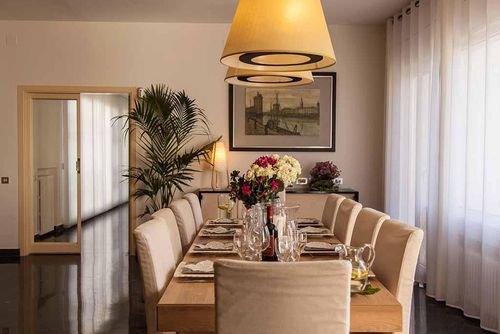 Tupinetti 100 meters from Sitges Beach  800 meters to center    Renewd    Amaizing Garden  One of the best villa of Sitges Villa de lujo en Sitges, Costa Dorada, España, con piscina privada para 14 personas. La villa se encuentra en una zona boscosa y urbana cerca de la playa, a pocos pasos de restaurantes y bares, y a 100 m de la playa de Sitges Benaprès....