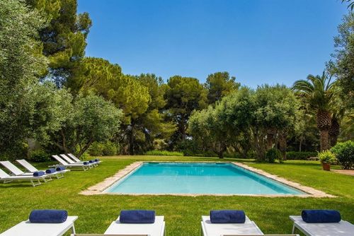 Mas Peirot 20 minutes walk to beaches  Genuine Farmhouse    Garden and Parc 60 Hectares Cunit Behagelig villa i Sitges, Costa Dorada, Spanien med en privat pool til 18 personer. Huset er beliggende i et landligt, skovklædt og boligområde tæt på stranden....