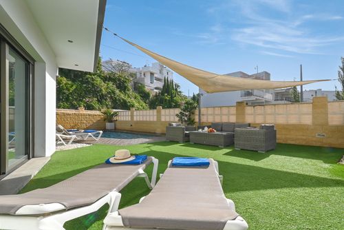 Casa Javi 6 pax Wunderbare und luxuriöse Villa mit privatem Pool in Jávea, Costa Blanca, Spanien für 6 Personen. Das Haus befindet sich in einem Wohnstrandbereich, in der Nähe von Restaurants und Bars, Geschäften und Supermärkten, 100 Meter vom Strand El Arenal, Jávea und 100 Meter vom Mittelmeer, Jávea....