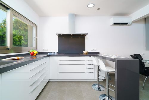 Casa Javi 6 pax Maravillosa y lujosa villa con piscina privada en Jávea, Costa Blanca, España para 6 personas. La casa está situada en una zona residencial de playa, cerca de restaurantes y bares, tiendas y supermercados, a 100 metros de la playa El Arenal, Jávea y a 100 metros del Mediterráneo, Jávea....