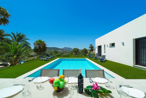 Vera Moderne und komfortable Villa in Xàbia, Costa Blanca, Spanien mit privatem Pool für 8 Personen. Das Haus befindet sich in einem Wohngebiet am Strand, 4 km vom Strand La Grava, Xàbia entfernt....