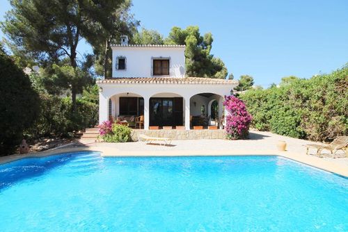 Perret Charmante villa rustique à Javea, Costa Blanca, Espagne, avec piscine privée pour 8 personnes. La maison est située dans une zone côtière et résidentielle....
