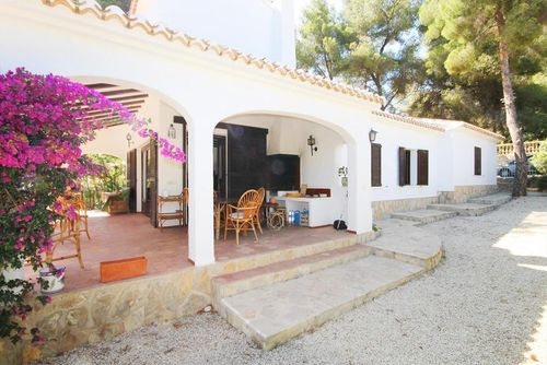 Perret Charmante et rustique villa à Jávea, Costa Blanca, Espagne avec piscine privée pour 8 personnes. La maison est située dans une zone côtière et résidentielle....