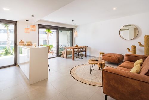 La Cabaña Schöne und komfortable Wohnung mit Gemeinschaftspool in Javea, Costa Blanca, Spanien für 4 Personen. Die Wohnung befindet sich in einem Wohngebiet am Strand, in der Nähe von Restaurants und Bars, Geschäften und Supermärkten, und nur 200 m vom Arenal-Strand entfernt....