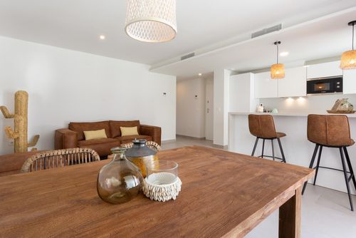 La Cabaña Schöne und komfortable Wohnung mit Gemeinschaftspool in Javea, Costa Blanca, Spanien für 4 Personen. Die Wohnung befindet sich in einem Wohngebiet am Strand, in der Nähe von Restaurants und Bars, Geschäften und Supermärkten, und nur 200 m vom Arenal-Strand entfernt....