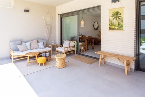 La Cabaña Smuk og komfortabel lejlighed med fælles swimmingpool i Javea, Costa Blanca, Spanien for 4 personer. Lejligheden er beliggende i et boligområde tæt på stranden, nær restauranter og barer, butikker og supermarkeder, og 200 m fra Arenal Beach....