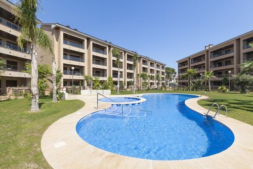 Brisas del Arenal Modernes und luxuriöses Apartment in Javea, Costa Blanca, Spanien mit Gemeinschaftspool für 4 Personen. Das Apartment befindet sich in einem urbanen Strandgebiet, in der Nähe von Restaurants und Bars, Geschäften und Supermärkten, und ist nur 50 m vom Arenal Javea Strand entfernt....