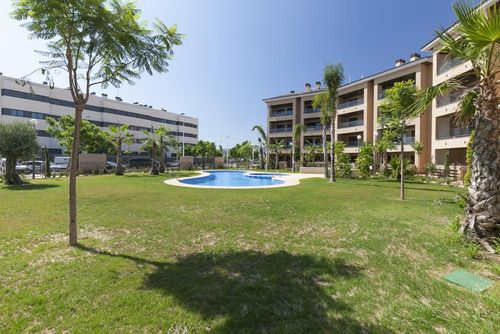 Brisas del Arenal Modernes und luxuriöses Apartment in Javea, Costa Blanca, Spanien mit Gemeinschaftspool für 4 Personen. Das Apartment befindet sich in einem urbanen Strandgebiet, in der Nähe von Restaurants und Bars, Geschäften und Supermärkten, und ist nur 50 m vom Arenal Javea Strand entfernt....