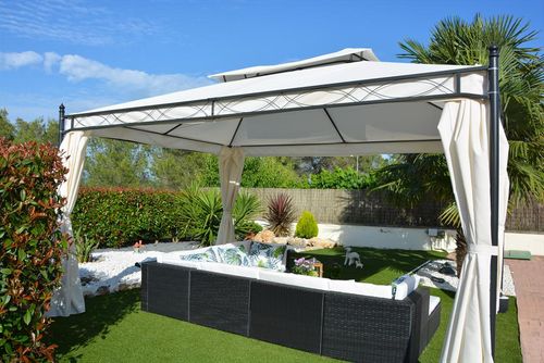 At 10 minutes drive from Sitges Villa La Calma   High Comodity  Amaizing  outdoor Area  Natural  Parc  at 300 meters Beautiful and comfortable villa with private pool in Sitges, Costa Dorada, Spain for 9 persons. The house is situated in a hilly, rural, wooded, and residential beach area and is 4 km from San Pedro de Ribas....