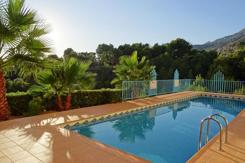 Casa Casaert Schönes und komfortables Apartment in Altea, Costa Blanca, Spanien mit einem Gemeinschaftspool für 4 Personen. Das Apartment befindet sich in einer Küsten-, hügeligen, ländlichen und Wohngegend und ist 3 km vom Playa de L'Olla Strand entfernt....