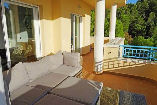 Casa Casaert Mooie en comfortabele appartement in Altea, Costa Blanca, Spanje met een gemeenschappelijk zwembad voor 4 personen. Het appartement is gelegen in een kust-, heuvelachtig, landelijk en woongebied en ligt op 3 km van Playa de L'Olla strand....