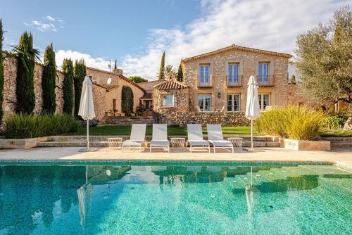 At 10 minutes drive from Sitges- Casa de Piedra   Farmhouse with high Design and  Comodity Luxury villa in Sitges, Costa Dorada, Spain with private pool for 10 persons. The villa is situated in a rural, wooded, residential and mountainous beach area....