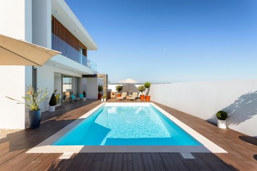 Villa Ampaeus: Salir Do Porto, São Martinho Do Porto, Portugal. Terrace and pool