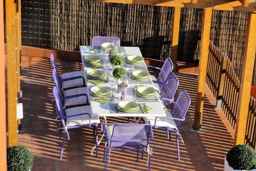 Just 10 minutes' drive from Sitges. El Olivo. High Comodity Pool Heated 30 degrees Optional Comfortabele villa in Sitges, Costa Dorada, Spanje met verwarmd zwembad voor 10 personen. Het huis is gelegen in een landelijke, bosrijke, stedelijke en bergachtige kustomgeving, dicht bij een tennisbaan en op 4 km van een rit van 5 minuten....