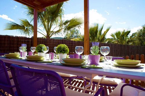 Just 10 minutes' drive from Sitges. El Olivo. High Comodity Pool Heated 30 degrees Optional Bequeme Villa in Sitges, Costa Dorada, Spanien mit beheiztem Pool für 10 Personen. Das Haus befindet sich in einer ländlichen, bewaldeten, städtischen und bergigen Strandgegend, in der Nähe eines Tennisplatzes und 4 km von einem 5-minütigen Fahrweg entfernt....