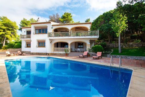 Laurel Large and pleasant holiday home in Jávea, Costa Blanca, Spain with a private pool for 10 people. The house is situated in a residential beach area....
