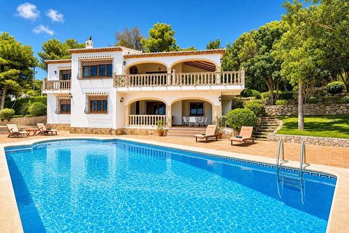 Laurel Amplia y agradable casa de vacaciones en Jávea, Costa Blanca, España, con piscina privada para 10 personas. La casa está situada en una zona residencial de playa....