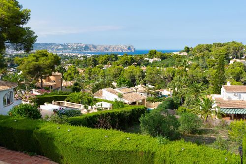 Laurel Amplia y agradable casa de vacaciones en Jávea, Costa Blanca, España, con piscina privada para 10 personas. La casa está situada en una zona residencial de playa....