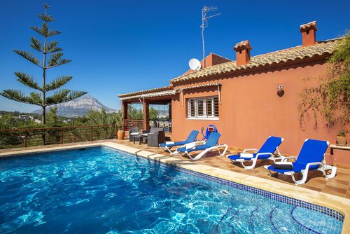 Azahara Wunderbare und komfortable Villa in Jávea, Costa Blanca, Spanien, mit privatem Pool für 10 Personen. Das Haus befindet sich in einem Wohngebiet am Strand....