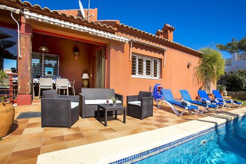 Azahara Prachtige en comfortabele villa in Jávea, Costa Blanca, Spanje met privézwembad voor 10 personen. Het huis is gelegen in een residentiële strandomgeving....