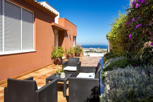 Azahara Wunderbare und komfortable Villa in Jávea, Costa Blanca, Spanien, mit privatem Pool für 10 Personen. Das Haus befindet sich in einem Wohngebiet am Strand....