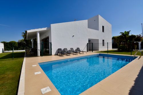 Andrea Villa with private pool in Conil de la Frontera, Costa de la Luz, Spain for 8 persons. The house is situated in a residential beach area, 200 m from Roche Beach and 4 km from El Colorado....
