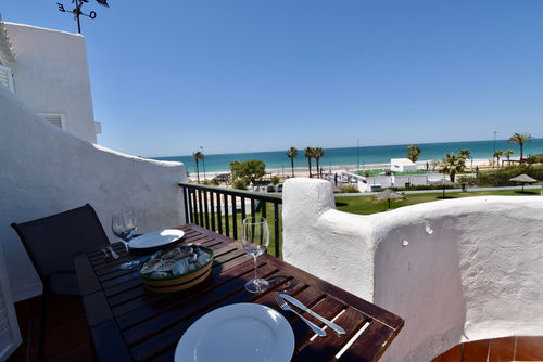 La Vista Modernes und komfortables Apartment in La Barrosa, Costa de la Luz, Spanien, mit Gemeinschaftspool für 4 Personen. Das Apartment befindet sich in einem urbanen Strandgebiet, in der Nähe von Restaurants und Bars, Geschäften und Supermärkten, sowie 100 m vom Strand La Barrosa entfernt....