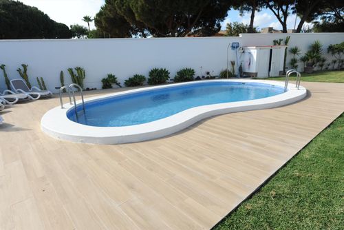 Novo Large and luxurious villa in Chiclana de la Frontera, Costa de la Luz, Spain with private pool for 10 persons. The house is situated in a residential beach area and is 2 km from La Barrosa beach....