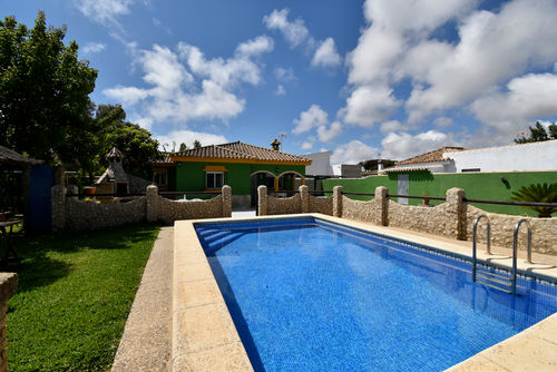 Franjomar Villa in Chiclana de la Frontera, Costa de la Luz, Spain with private pool for 6 persons. The house is situated in a coastal and rural area, 3 km from La Barrosa beach and 5 km from La Barrosa....