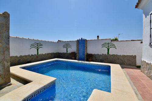 Los Rodriguez Villa con piscina privada en Chiclana de la Frontera, Costa de la Luz, España para 7 personas. La casa está situada en una zona costera y rural....