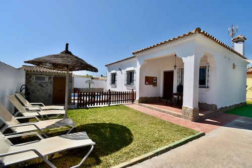 Los Rodriguez Villa con piscina privada en Chiclana de la Frontera, Costa de la Luz, España para 7 personas. La casa está situada en una zona costera y rural....