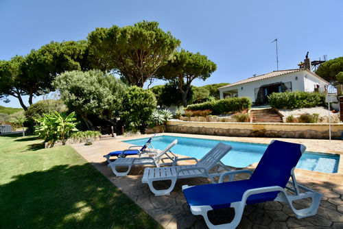 Cuatro Vientos Villa en Chiclana de la Frontera, Costa de la Luz, España, con piscina privada para 6 personas. La casa está situada en una zona costera y rural....