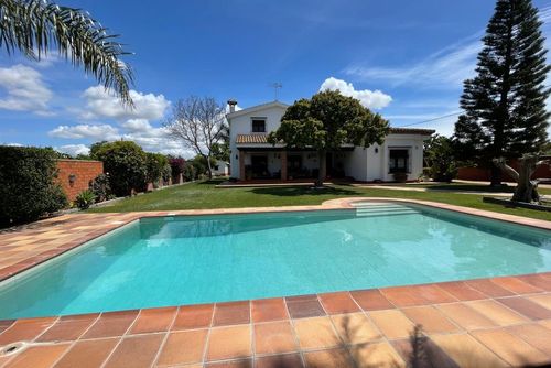 Monteblanco Große und komfortable Villa in Chiclana de la Frontera, Costa de la Luz, Spanien, mit privatem Pool für 10 Personen. Das Haus befindet sich in einer hervorragenden Lage....