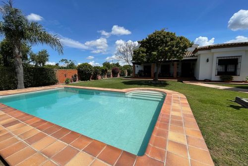 Monteblanco Große und komfortable Villa in Chiclana de la Frontera, Costa de la Luz, Spanien, mit privatem Pool für 10 Personen. Das Haus befindet sich in einer hervorragenden Lage....