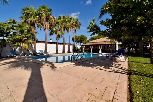 La Madruga Villa in Chiclana de la Frontera, Costa de la Luz, Spanien mit privatem Pool für 6 Personen. Das Haus befindet sich in einer Küsten- und ländlichen Gegend und ist 4 km vom Strand La Barrosa entfernt....