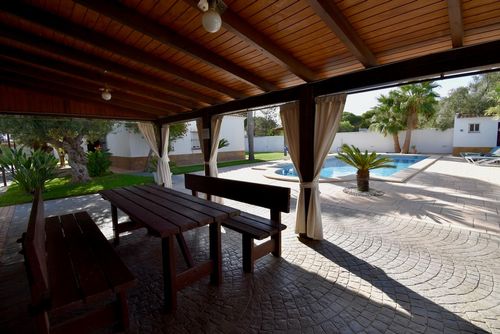 La Madruga Villa in Chiclana de la Frontera, Costa de la Luz, Spain with private pool for 6 persons. The house is situated in a coastal and rural area and is 4 km from La Barrosa beach....