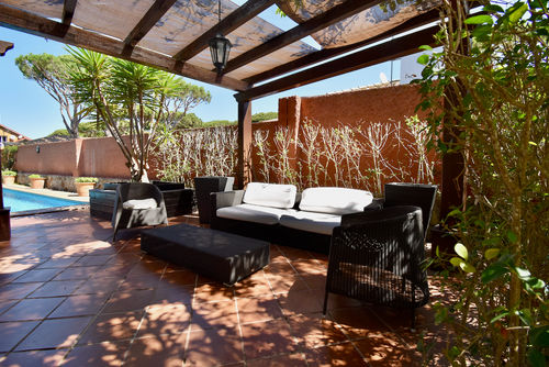 Sancti Petri Großzügige und komfortable Villa in La Barrosa, Costa de la Luz, Spanien, mit einem privaten Pool für 8 Personen. Das Haus befindet sich in einem Wohngebiet nahe dem Strand, in der Nähe von Restaurants und Bars, Geschäften und Supermärkten sowie 500 m vom Strand La Barrosa entfernt....